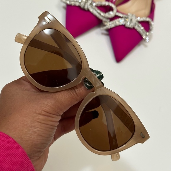 Accessories - BRAND NEW WOMEN’S BROWN SUNGLASSES